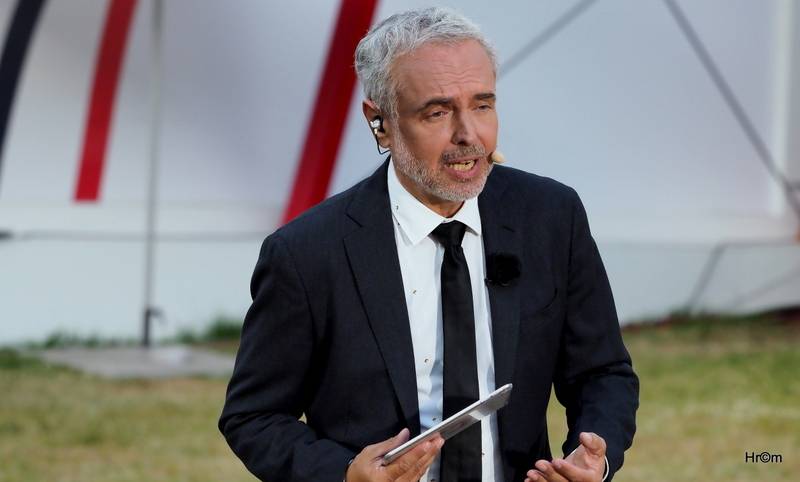 MFF Karlovy Vary se blíží do finále: Svými koncerty bavili Chinaski i Kapitán Demo