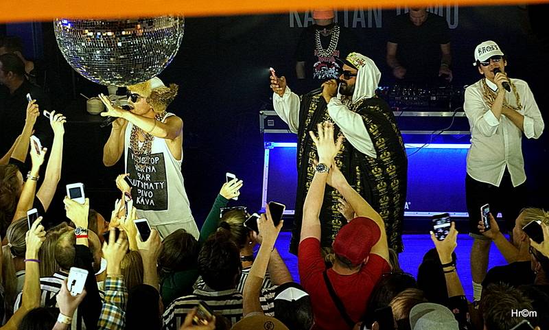 MFF Karlovy Vary se blíží do finále: Svými koncerty bavili Chinaski i Kapitán Demo