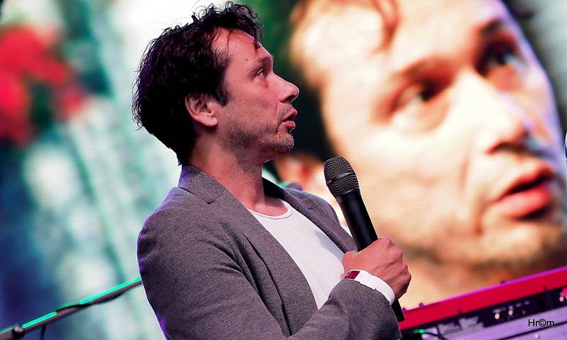 MFF Karlovy Vary se blíží do finále: Svými koncerty bavili Chinaski i Kapitán Demo