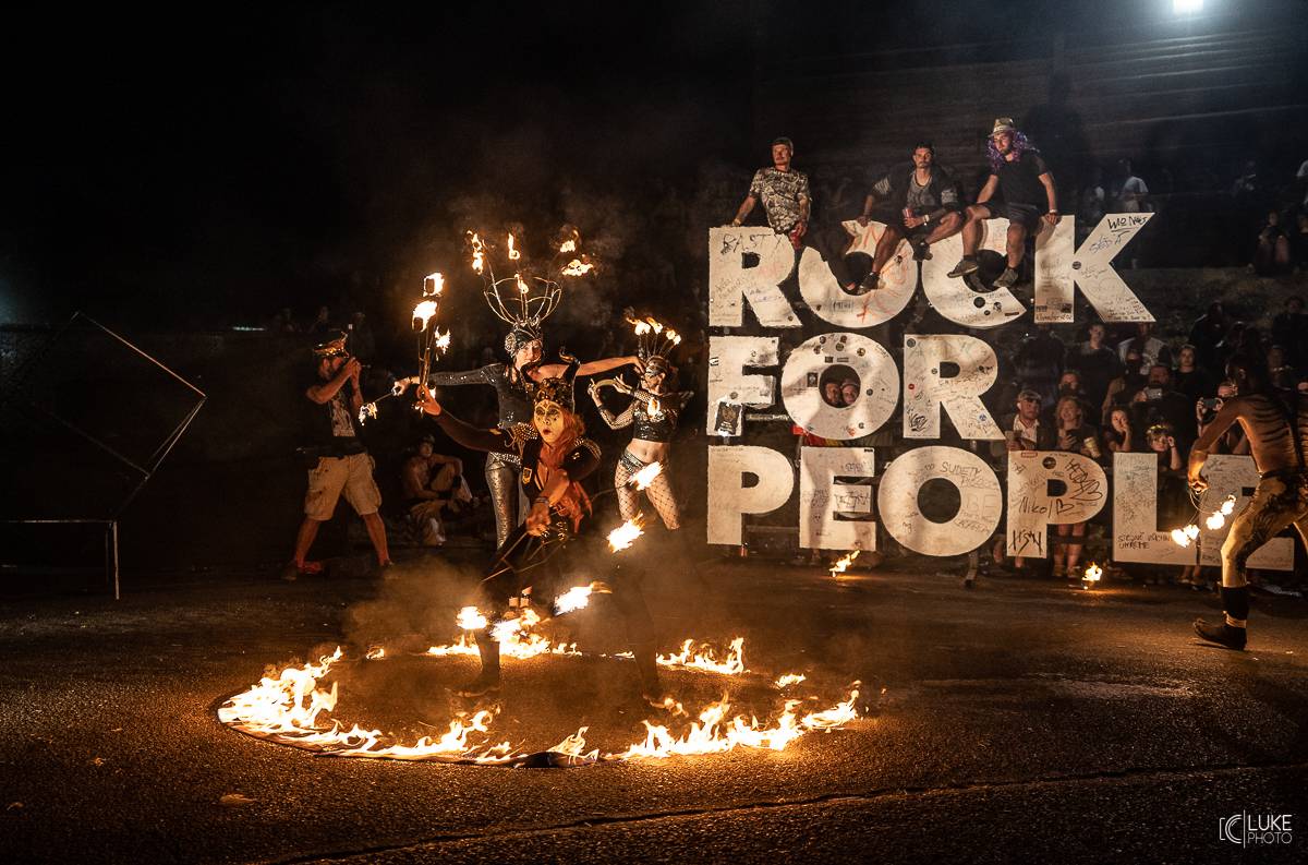 Headlinery druhého dne Rock For People byli Rudimental, In Flames, Our Last Night i Tommy Cash. Úspěch měl také Olympic