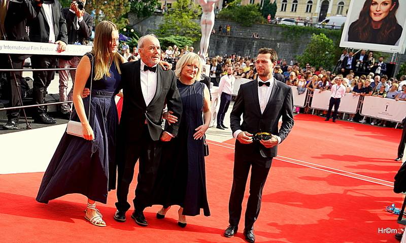 MFF Karlovy Vary ocenil film Otec i Patricii Clarkson, Jiří Bartoška děkoval městu za pohostinnost