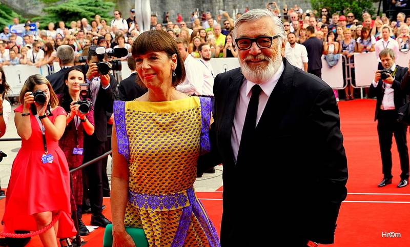 MFF Karlovy Vary ocenil film Otec i Patricii Clarkson, Jiří Bartoška děkoval městu za pohostinnost