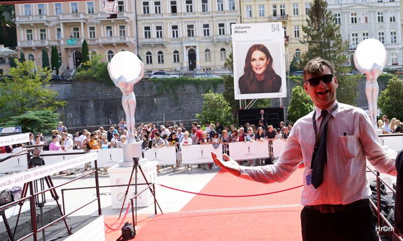 MFF Karlovy Vary ocenil film Otec i Patricii Clarkson, Jiří Bartoška děkoval městu za pohostinnost