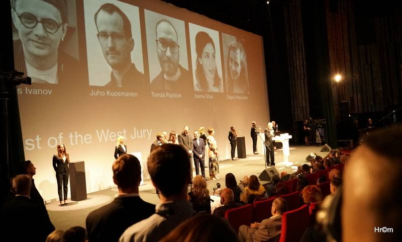 MFF Karlovy Vary ocenil film Otec i Patricii Clarkson, Jiří Bartoška děkoval městu za pohostinnost