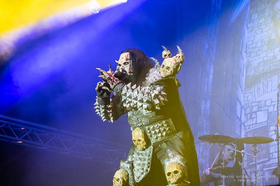 Finští Lordi předvedli na Pekelném ostrově v Holýšově hororovou show. Hráli i Škwor, Traktor nebo Dymytry