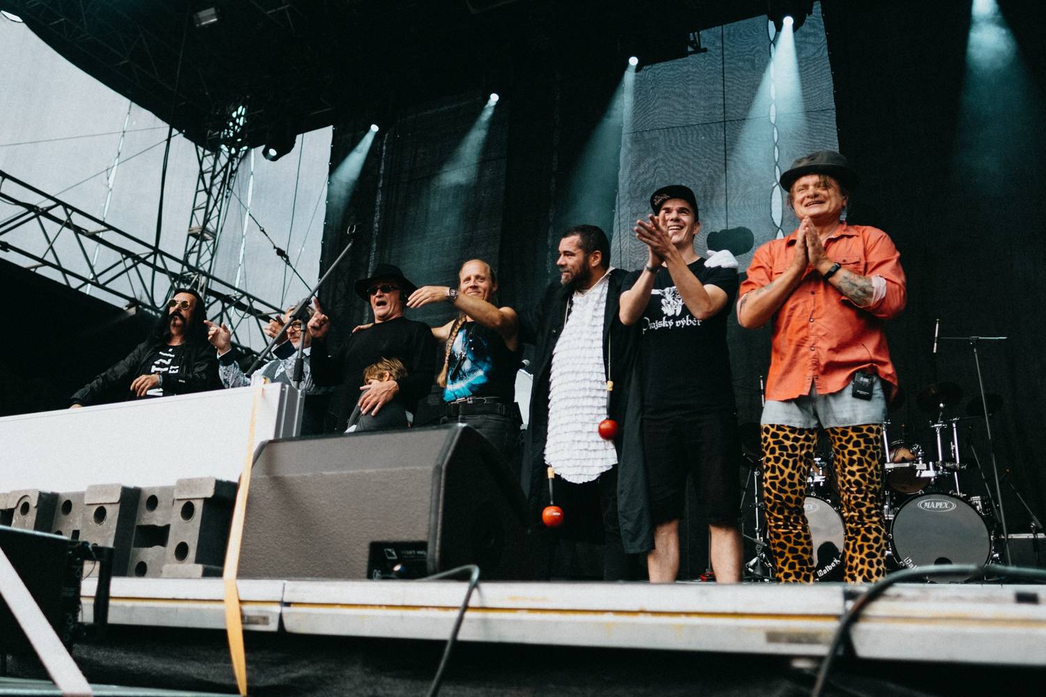 Prvnímu dni pardubického Létofestu se vyhnul déšť. Jiří Macháček nečekaně zpíval s Monkey Business