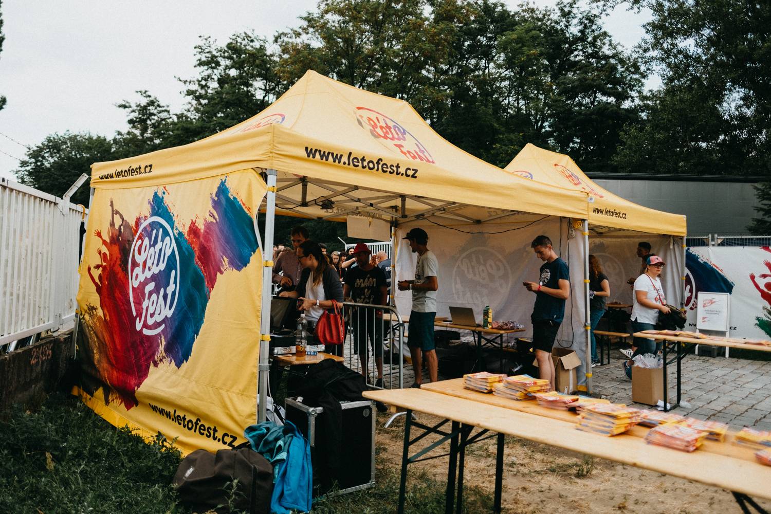 Prvnímu dni pardubického Létofestu se vyhnul déšť. Jiří Macháček nečekaně zpíval s Monkey Business