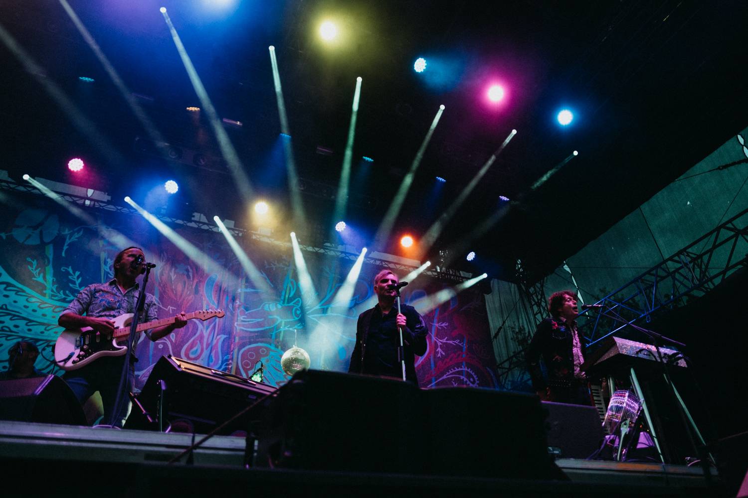 Prvnímu dni pardubického Létofestu se vyhnul déšť. Jiří Macháček nečekaně zpíval s Monkey Business