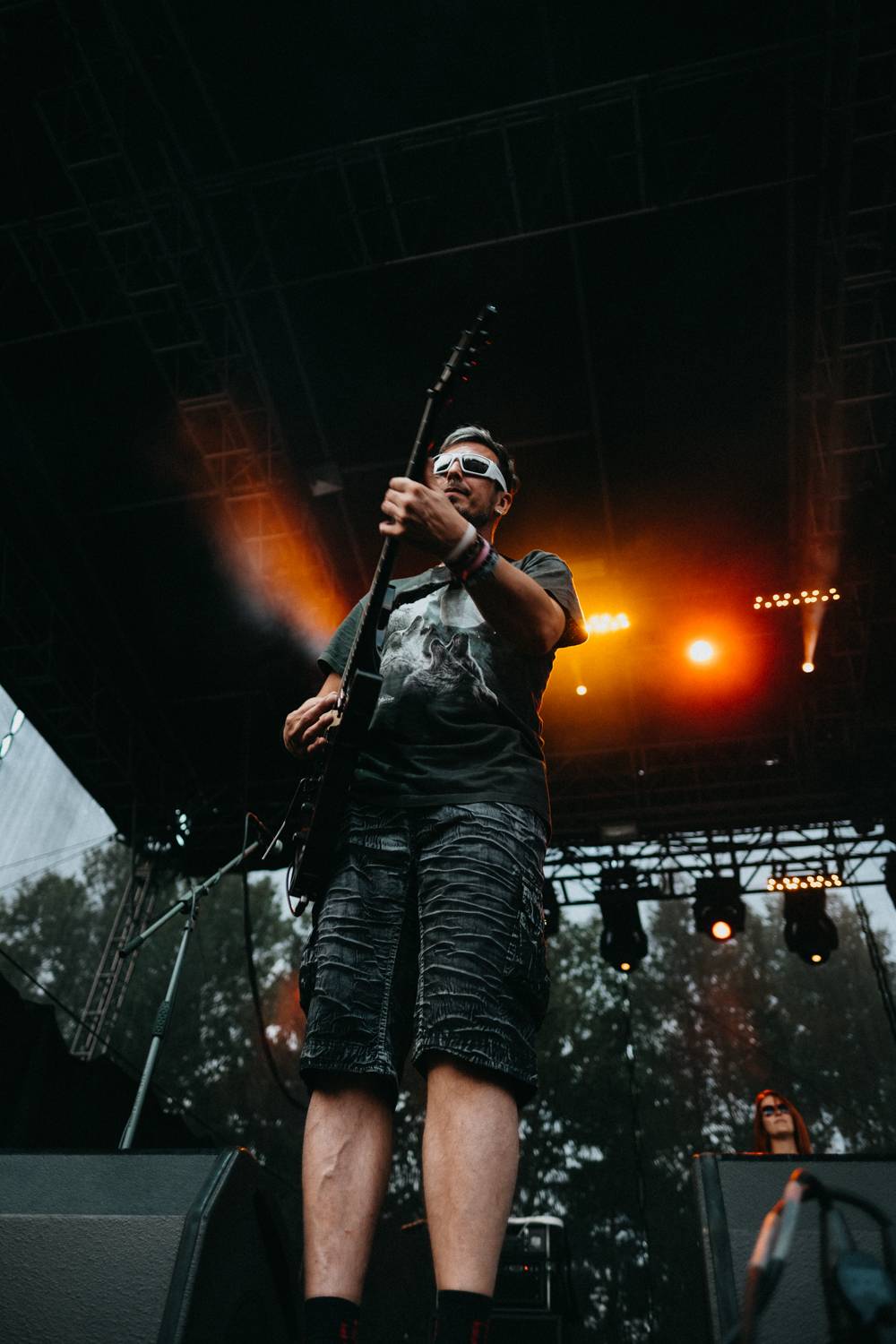 Prvnímu dni pardubického Létofestu se vyhnul déšť. Jiří Macháček nečekaně zpíval s Monkey Business