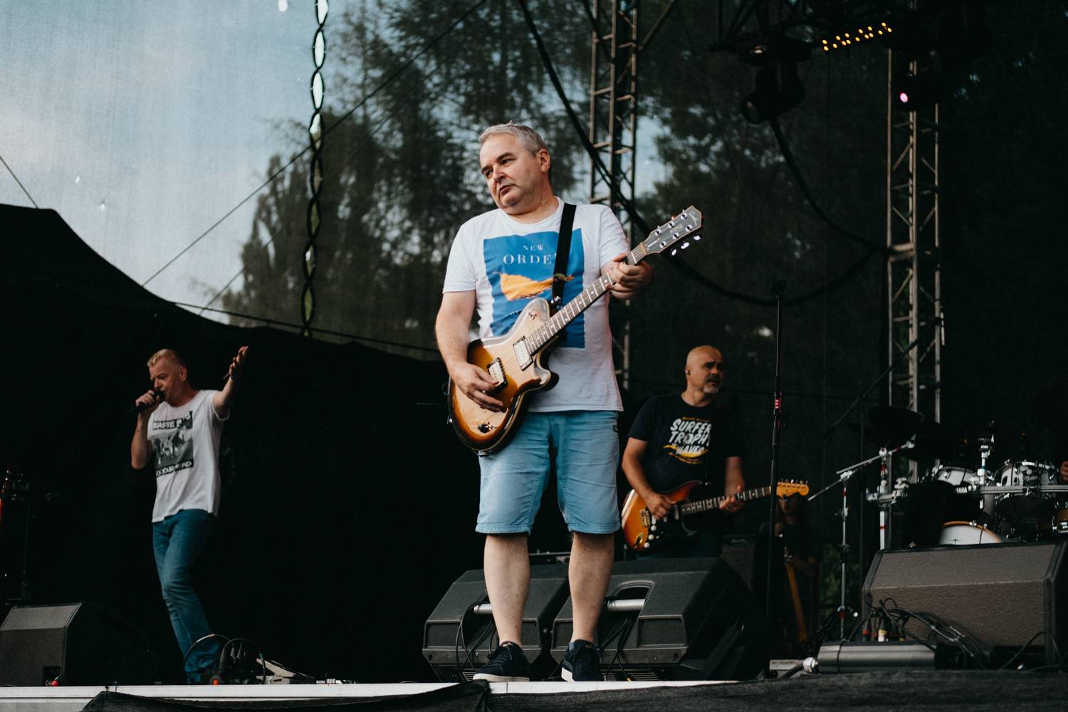 Prvnímu dni pardubického Létofestu se vyhnul déšť. Jiří Macháček nečekaně zpíval s Monkey Business