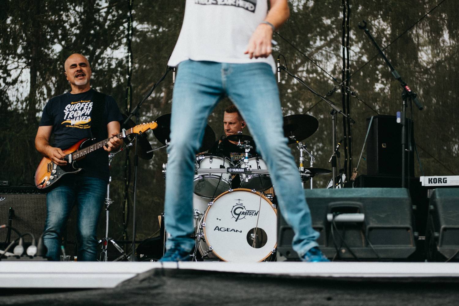 Prvnímu dni pardubického Létofestu se vyhnul déšť. Jiří Macháček nečekaně zpíval s Monkey Business