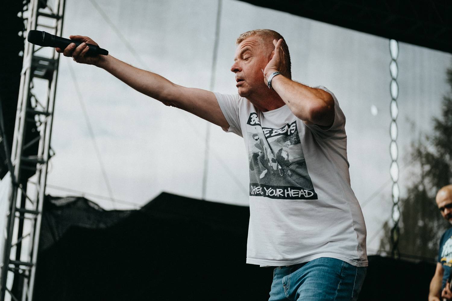 Prvnímu dni pardubického Létofestu se vyhnul déšť. Jiří Macháček nečekaně zpíval s Monkey Business