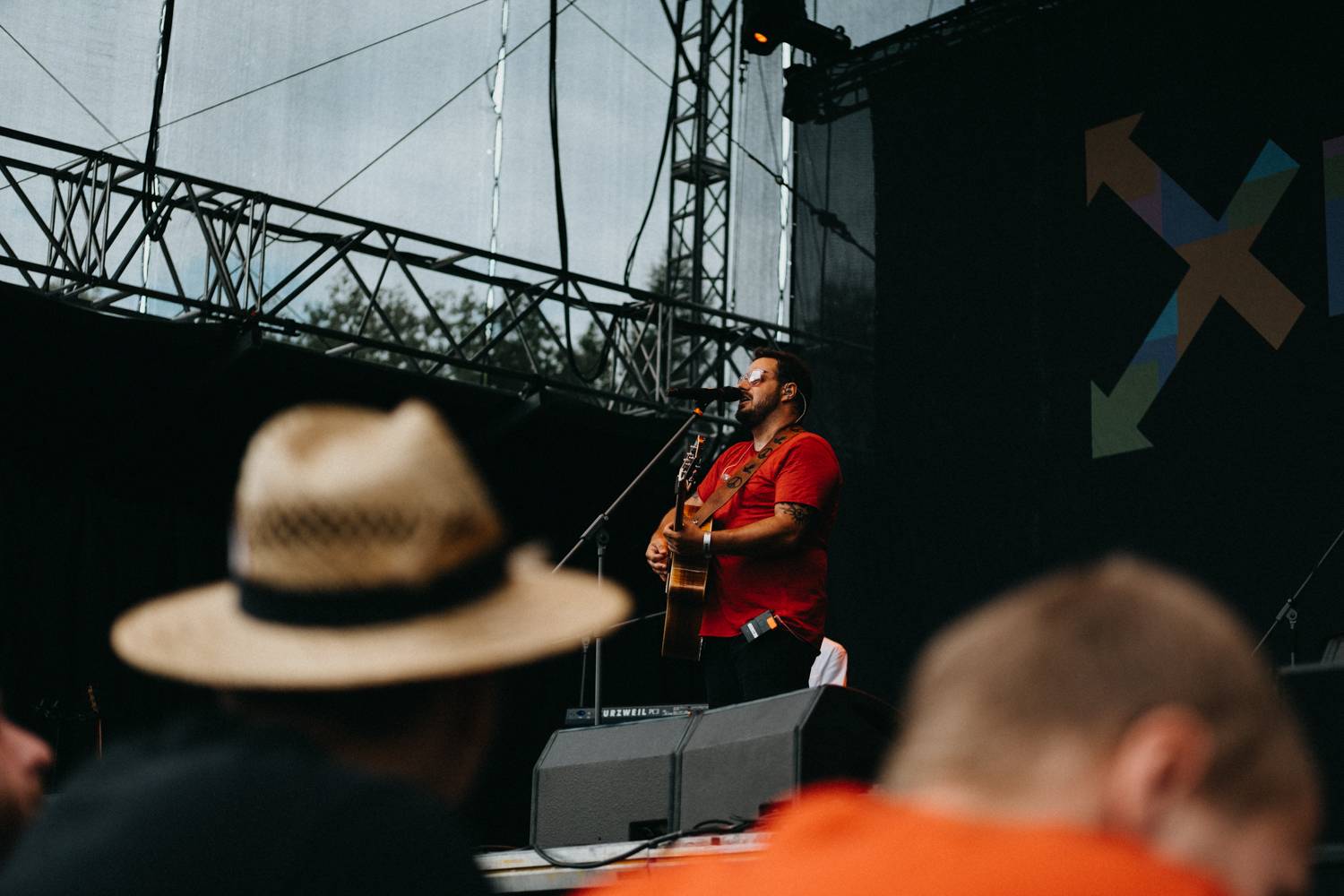 Prvnímu dni pardubického Létofestu se vyhnul déšť. Jiří Macháček nečekaně zpíval s Monkey Business