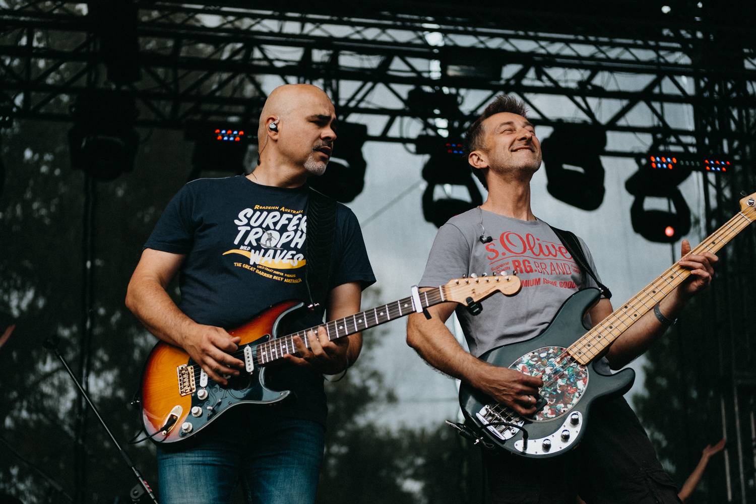 Prvnímu dni pardubického Létofestu se vyhnul déšť. Jiří Macháček nečekaně zpíval s Monkey Business