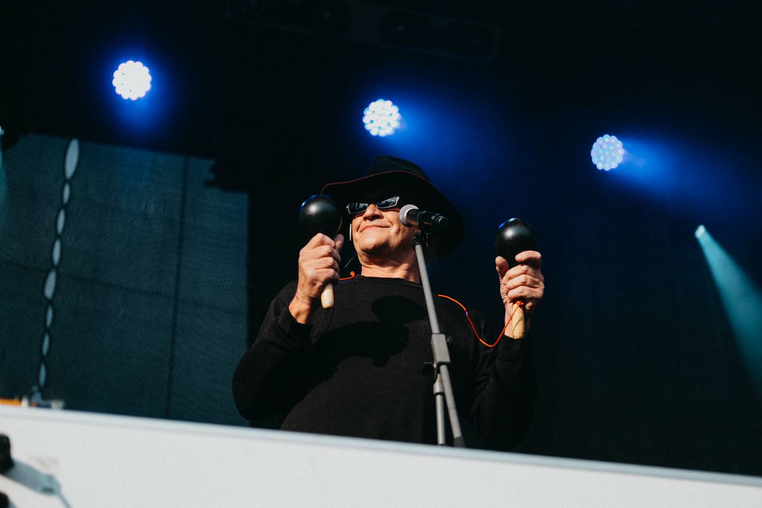 Prvnímu dni pardubického Létofestu se vyhnul déšť. Jiří Macháček nečekaně zpíval s Monkey Business