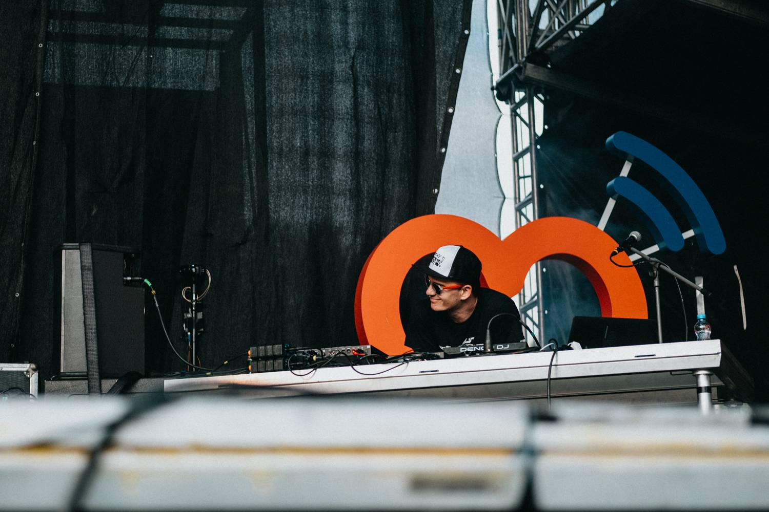 Prvnímu dni pardubického Létofestu se vyhnul déšť. Jiří Macháček nečekaně zpíval s Monkey Business