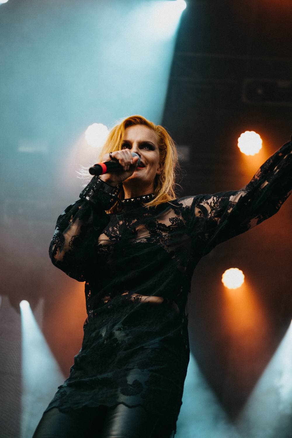 Prvnímu dni pardubického Létofestu se vyhnul déšť. Jiří Macháček nečekaně zpíval s Monkey Business