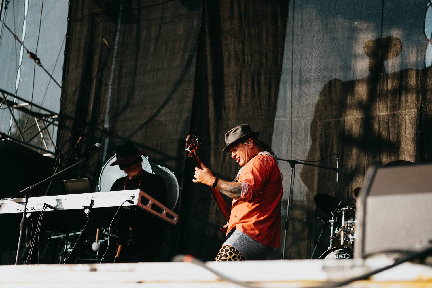 Prvnímu dni pardubického Létofestu se vyhnul déšť. Jiří Macháček nečekaně zpíval s Monkey Business