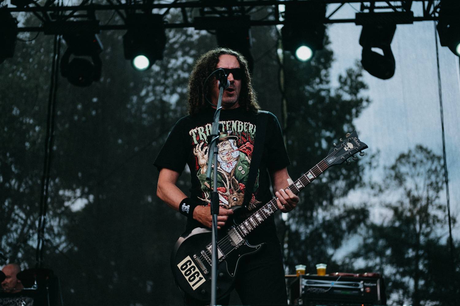 Prvnímu dni pardubického Létofestu se vyhnul déšť. Jiří Macháček nečekaně zpíval s Monkey Business