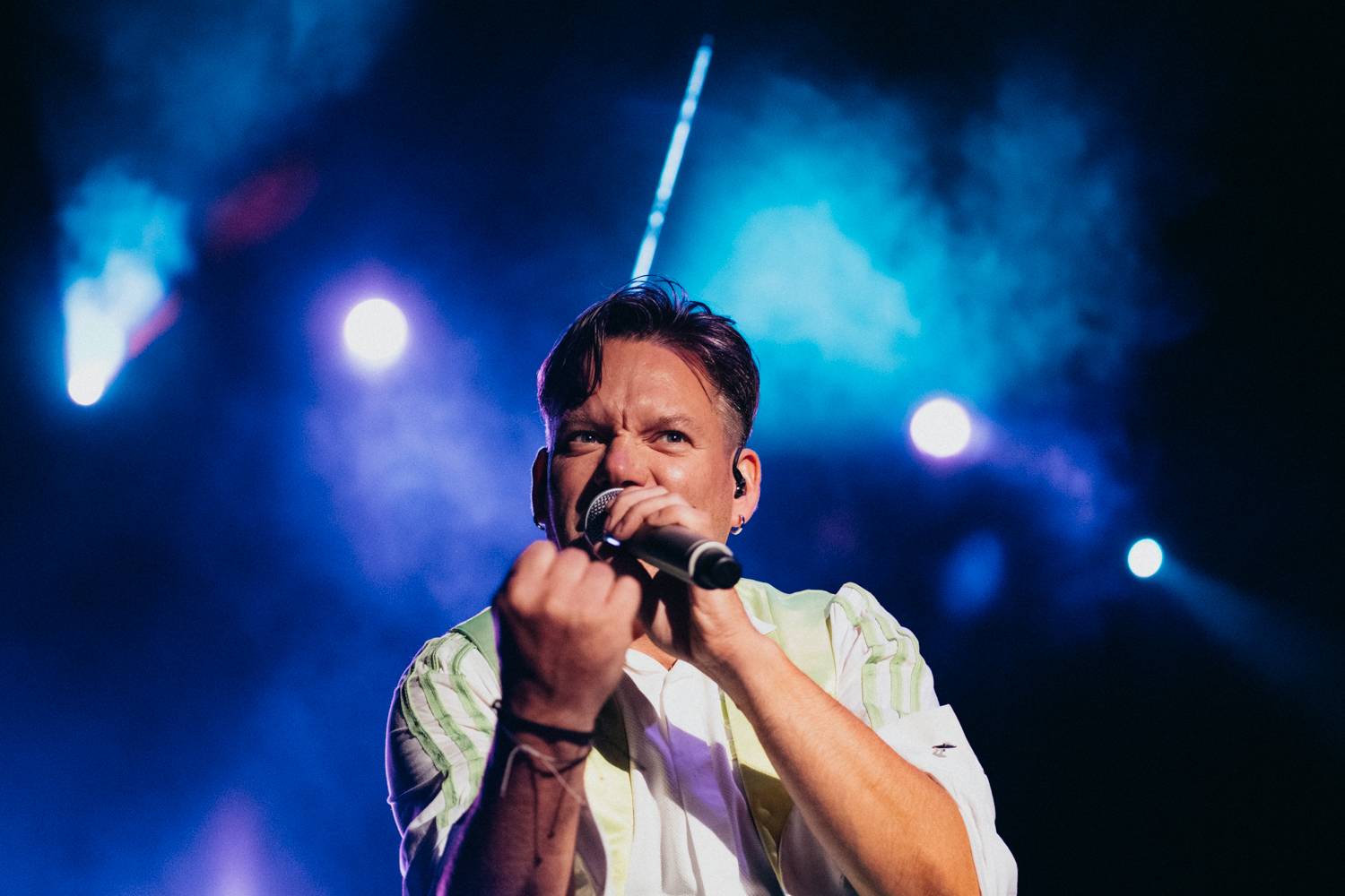 Prvnímu dni pardubického Létofestu se vyhnul déšť. Jiří Macháček nečekaně zpíval s Monkey Business