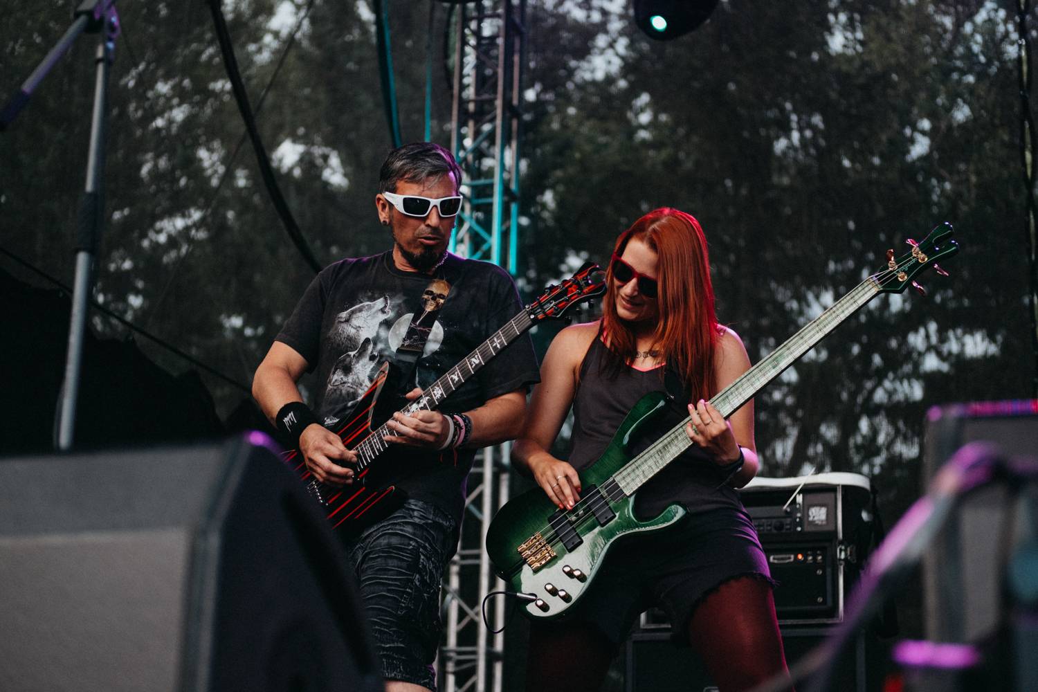 Prvnímu dni pardubického Létofestu se vyhnul déšť. Jiří Macháček nečekaně zpíval s Monkey Business