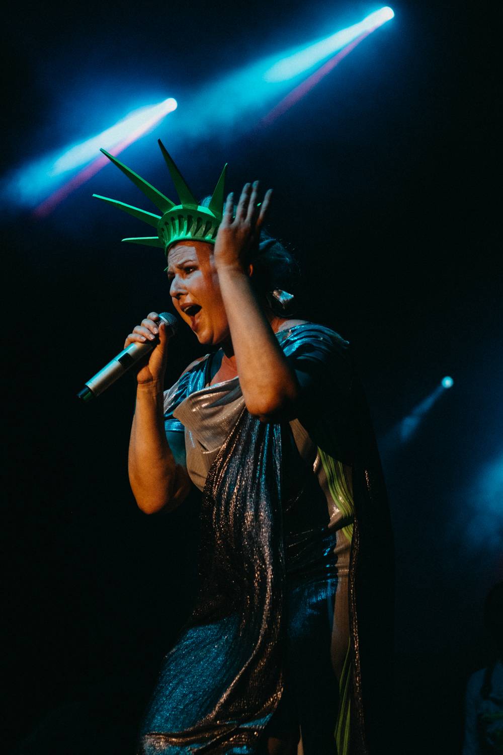 Prvnímu dni pardubického Létofestu se vyhnul déšť. Jiří Macháček nečekaně zpíval s Monkey Business