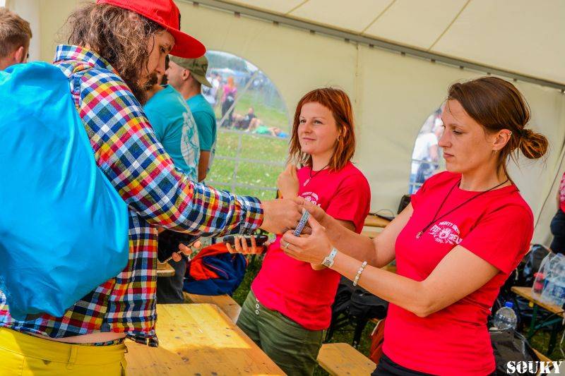 První deštivý den vystoupili v Táboře na Mighty Sounds H20, Long Tall Texans nebo Prague Conspiracy