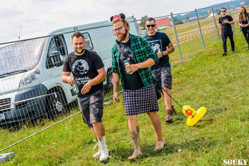 První deštivý den vystoupili v Táboře na Mighty Sounds H20, Long Tall Texans nebo Prague Conspiracy