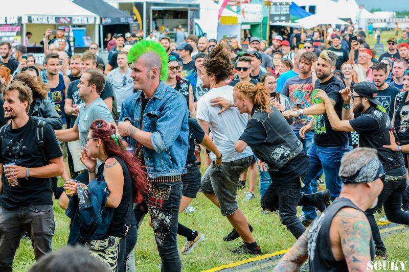 První deštivý den vystoupili v Táboře na Mighty Sounds H20, Long Tall Texans nebo Prague Conspiracy