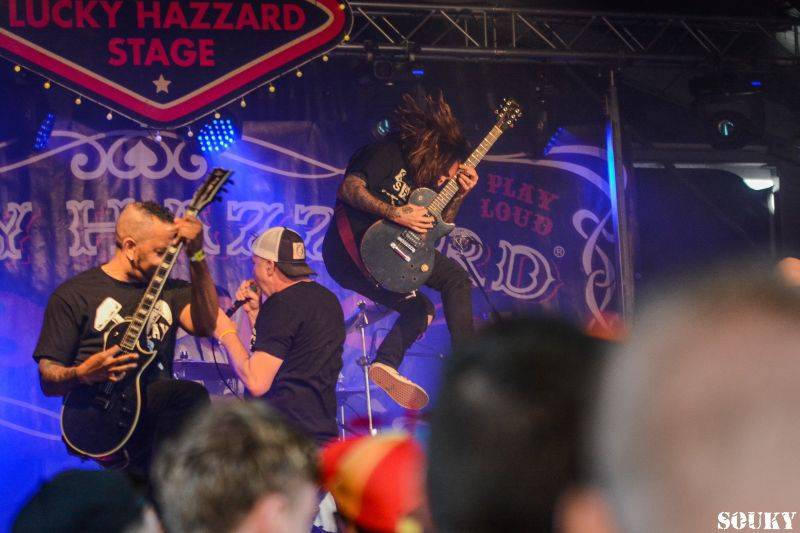 První deštivý den vystoupili v Táboře na Mighty Sounds H20, Long Tall Texans nebo Prague Conspiracy