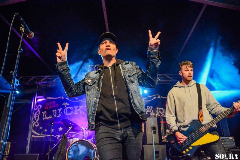 První deštivý den vystoupili v Táboře na Mighty Sounds H20, Long Tall Texans nebo Prague Conspiracy