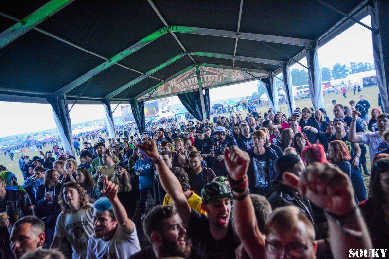 První deštivý den vystoupili v Táboře na Mighty Sounds H20, Long Tall Texans nebo Prague Conspiracy