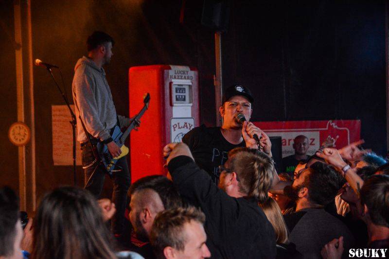 První deštivý den vystoupili v Táboře na Mighty Sounds H20, Long Tall Texans nebo Prague Conspiracy