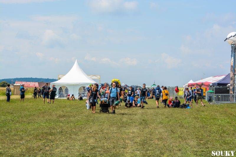 První deštivý den vystoupili v Táboře na Mighty Sounds H20, Long Tall Texans nebo Prague Conspiracy