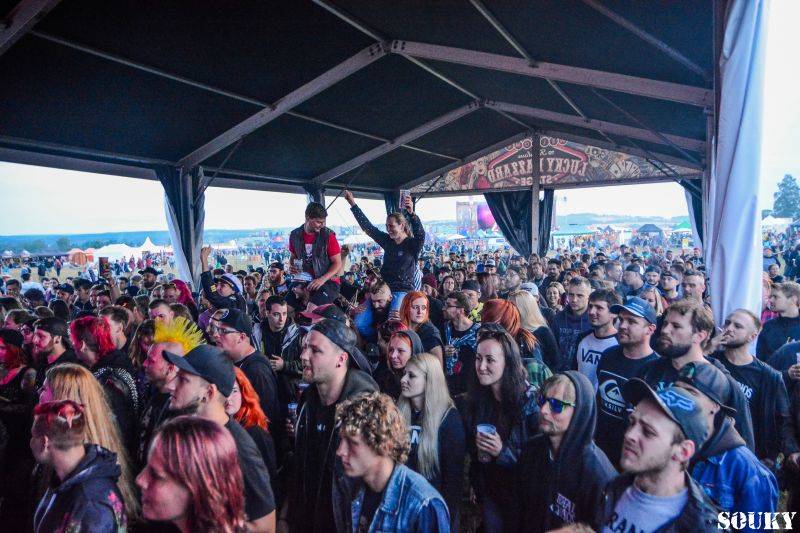 První deštivý den vystoupili v Táboře na Mighty Sounds H20, Long Tall Texans nebo Prague Conspiracy