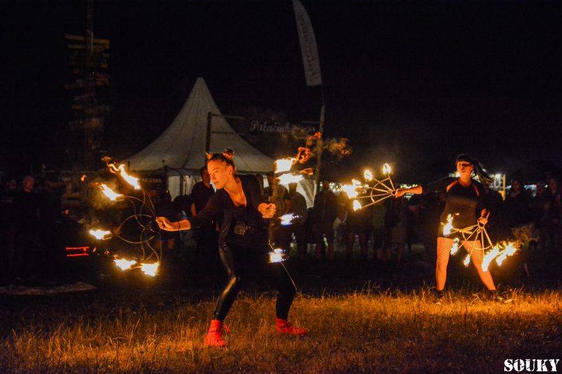 První deštivý den vystoupili v Táboře na Mighty Sounds H20, Long Tall Texans nebo Prague Conspiracy