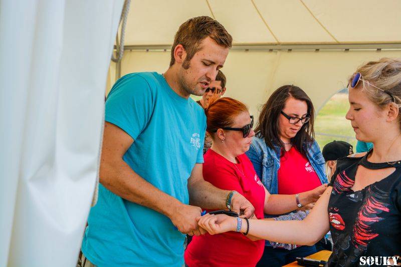 První deštivý den vystoupili v Táboře na Mighty Sounds H20, Long Tall Texans nebo Prague Conspiracy