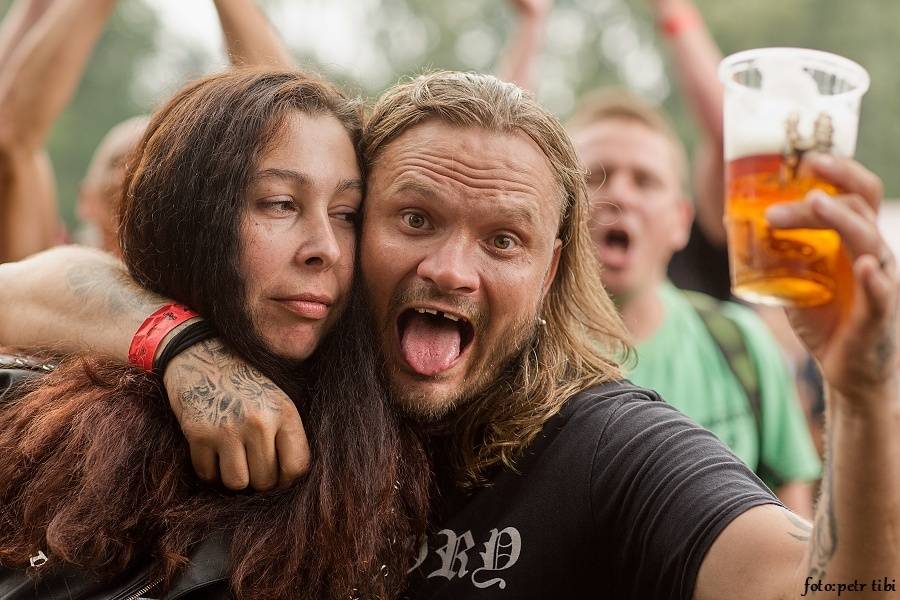 Barvy léta v Poděbradech: Za aprílového počasí vystoupili Tři sestry, Kapitán Demo i Rybičky 48