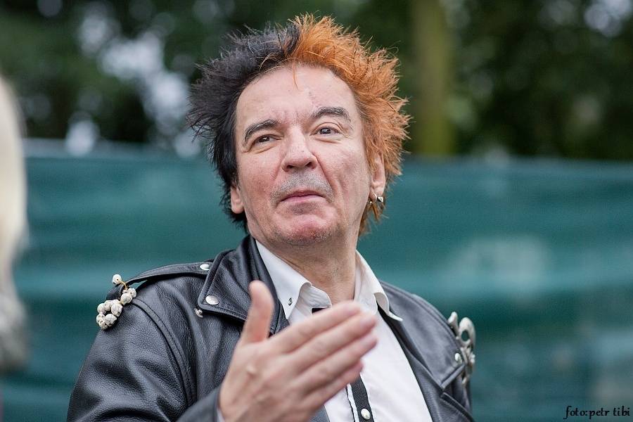 Barvy léta v Poděbradech: Za aprílového počasí vystoupili Tři sestry, Kapitán Demo i Rybičky 48