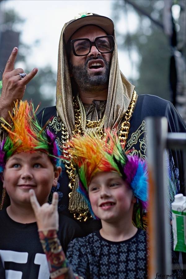 Barvy léta v Poděbradech: Za aprílového počasí vystoupili Tři sestry, Kapitán Demo i Rybičky 48