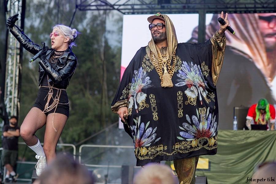 Barvy léta v Poděbradech: Za aprílového počasí vystoupili Tři sestry, Kapitán Demo i Rybičky 48