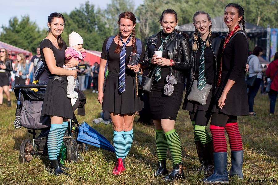 Barvy léta v Poděbradech: Za aprílového počasí vystoupili Tři sestry, Kapitán Demo i Rybičky 48