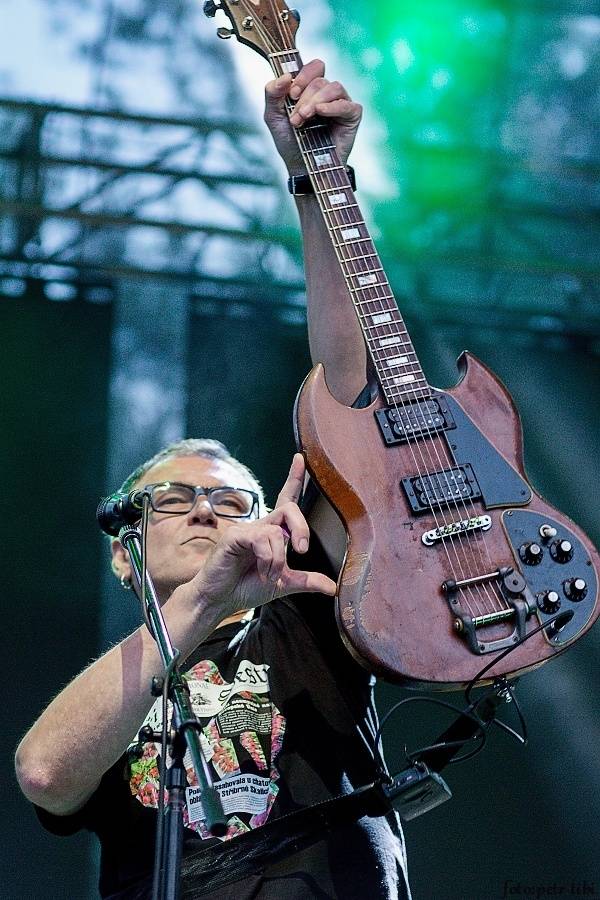 Barvy léta v Poděbradech: Za aprílového počasí vystoupili Tři sestry, Kapitán Demo i Rybičky 48