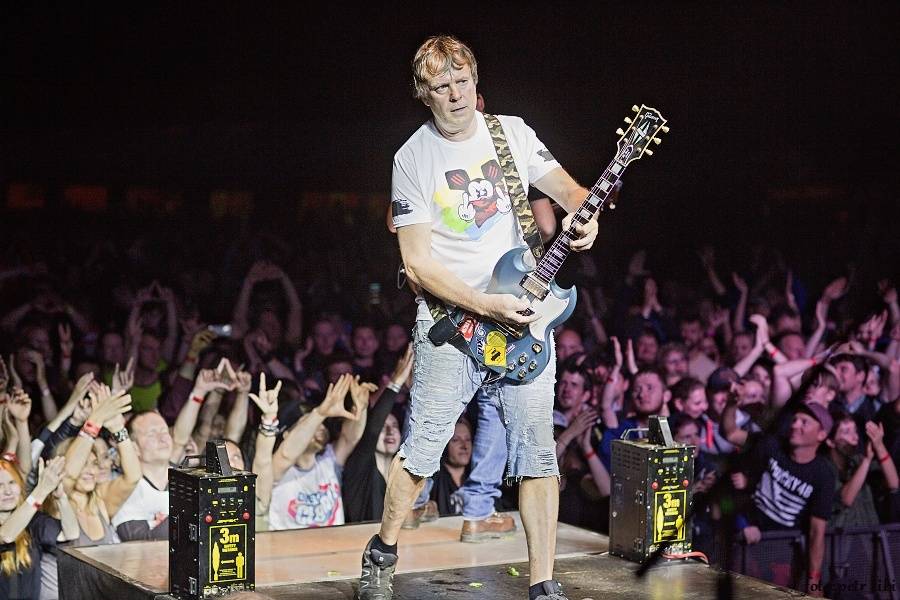 Barvy léta v Poděbradech: Za aprílového počasí vystoupili Tři sestry, Kapitán Demo i Rybičky 48