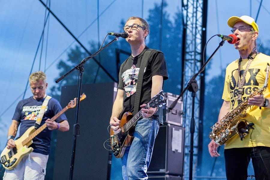 Barvy léta v Poděbradech: Za aprílového počasí vystoupili Tři sestry, Kapitán Demo i Rybičky 48