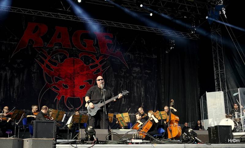 Třetí den na Masters Of Rock: Dvacet tisíc lidí rozpálili Tarja, Within Temptation i Rage se Zlínskou filharmonií