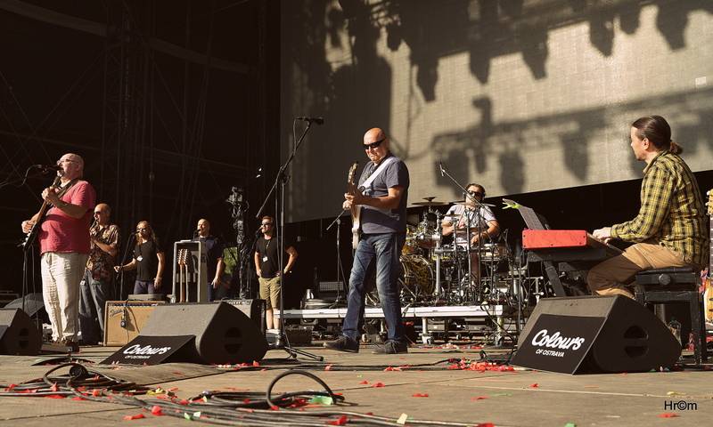 Hvězdou prvního dne Colours of Ostrava byla Florence and the Machine, vystoupili i MØ nebo Red Baraat