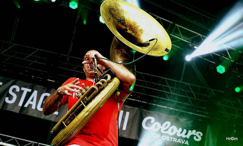 Hvězdou prvního dne Colours of Ostrava byla Florence and the Machine, vystoupili i MØ nebo Red Baraat