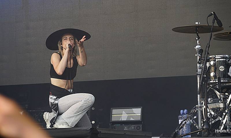 Hvězdou prvního dne Colours of Ostrava byla Florence and the Machine, vystoupili i MØ nebo Red Baraat