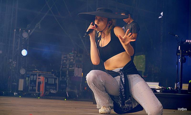 Hvězdou prvního dne Colours of Ostrava byla Florence and the Machine, vystoupili i MØ nebo Red Baraat